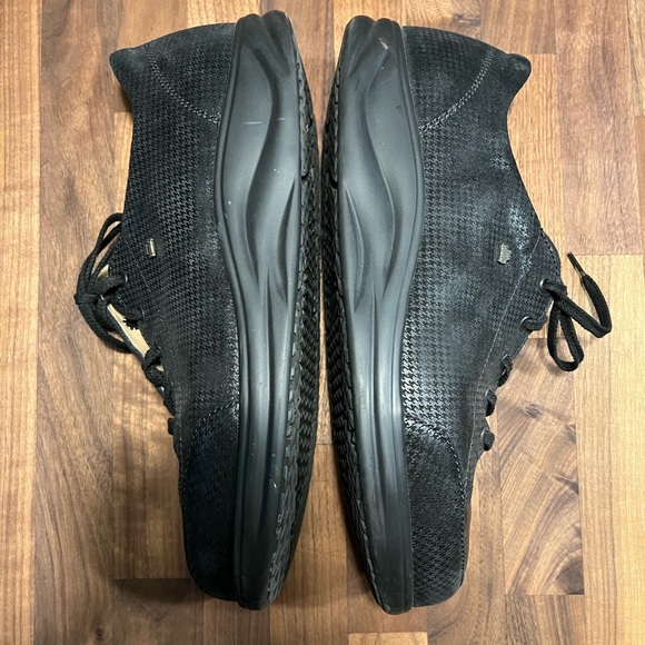 Finn Comfort Black Sneakers with Smooth Leather Finish - Picture 3 of 6